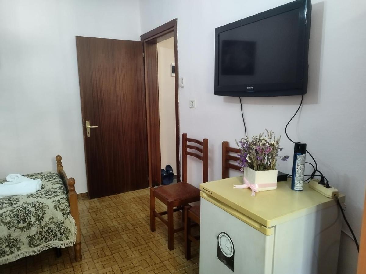 Guest Room Tirana Center Bagian luar foto